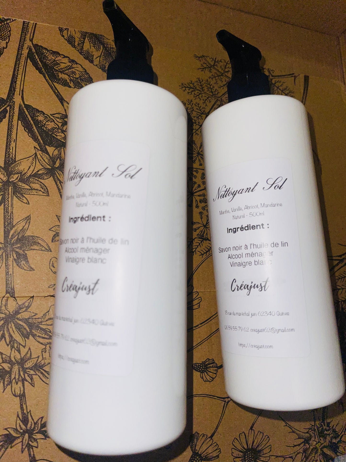 nos produits d'entretient pour tout types de sol 100% naturel et sans odeur permet de nettoyer sans risque. sa bouteille peut être remplit avec nos recharge